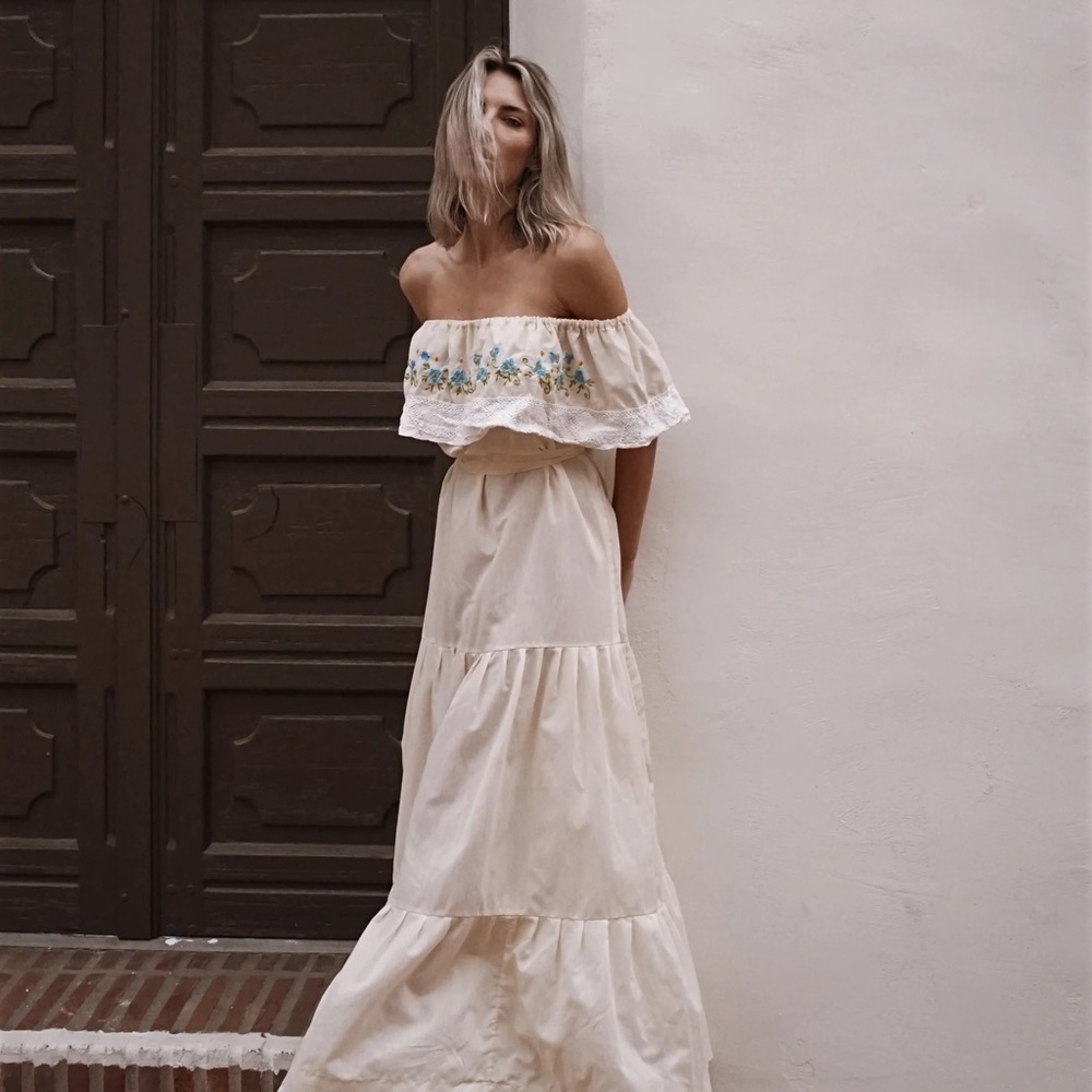 Vintage Off The Shoulder Embroidered Crochet Mexican Wedding Dress